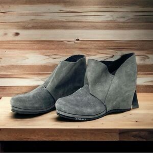 Peter Non Hand Made Grey Suede Wedge Booties with Vibram Soles Size 39
